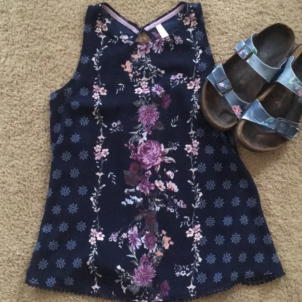 ❌SOLD❌Spring top!